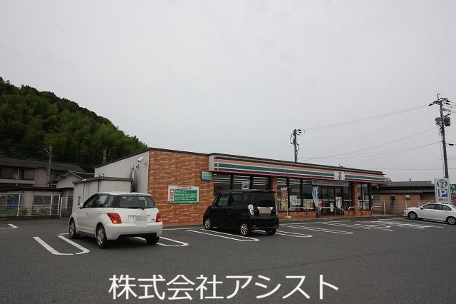 コンビニ　セブンイレブン（コンビニ）まで720m