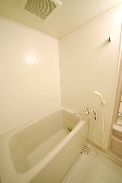 バス・シャワールーム　追い焚き機能付き♪