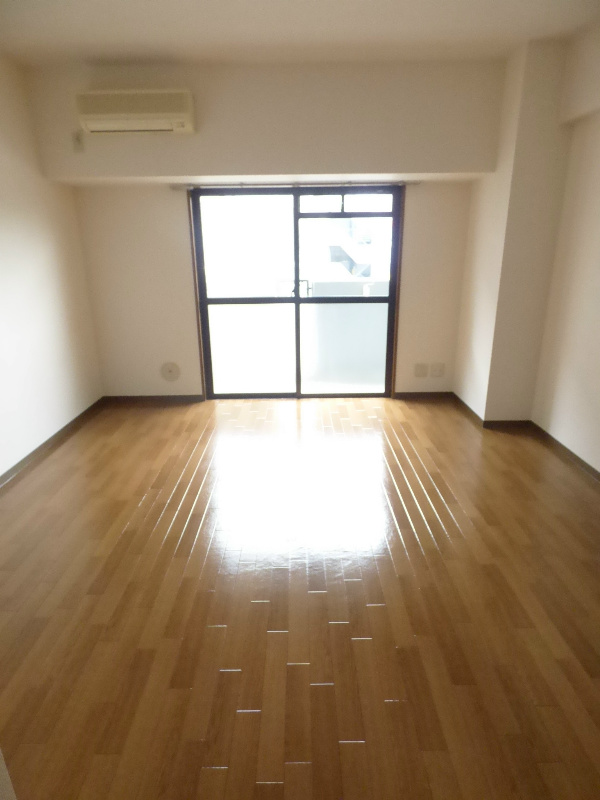 居室・リビング　※同マンション別部屋の参考写真です