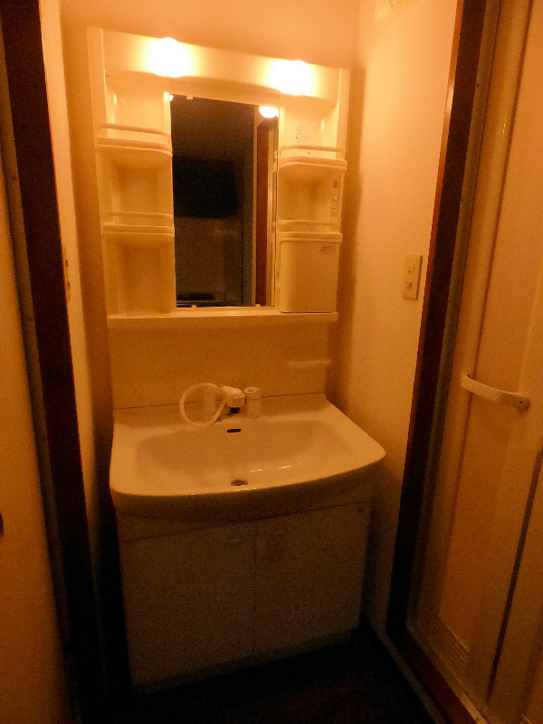 洗面設備　※同マンション別部屋の参考写真です