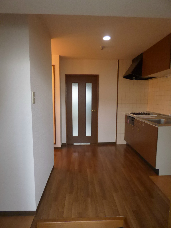 玄関　※同マンション別部屋の参考写真です