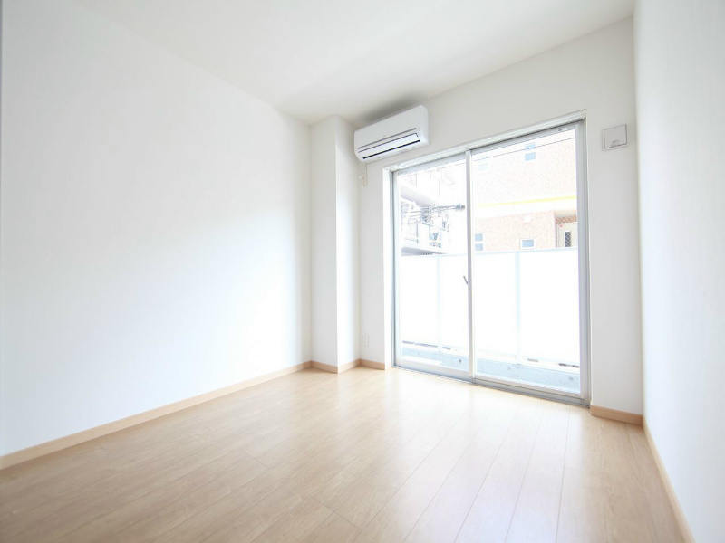 バルコニー　洋室5帖　洋室5.4帖とつなげても仕切っても使えます