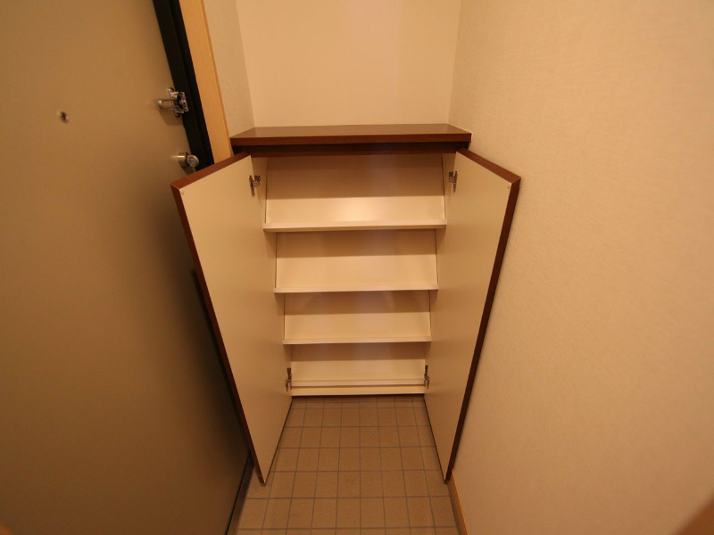 玄関　玄関　シューズボックス付