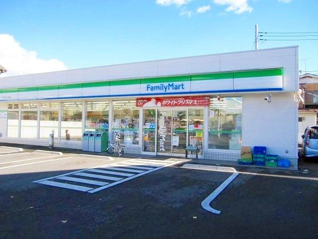 コンビニ　ファミリーマート吉川平沼一丁目店（コンビニ）まで400m