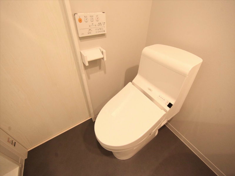 トイレ　温水洗浄暖房便座付トイレ　イメージ写真