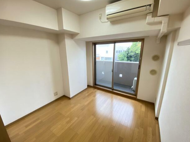 居室・リビング　※別部屋の参考写真です。