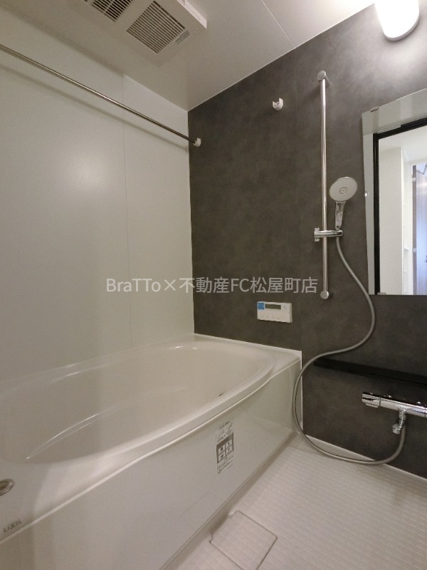 バス・シャワールーム　バス（浴室乾燥機付き）