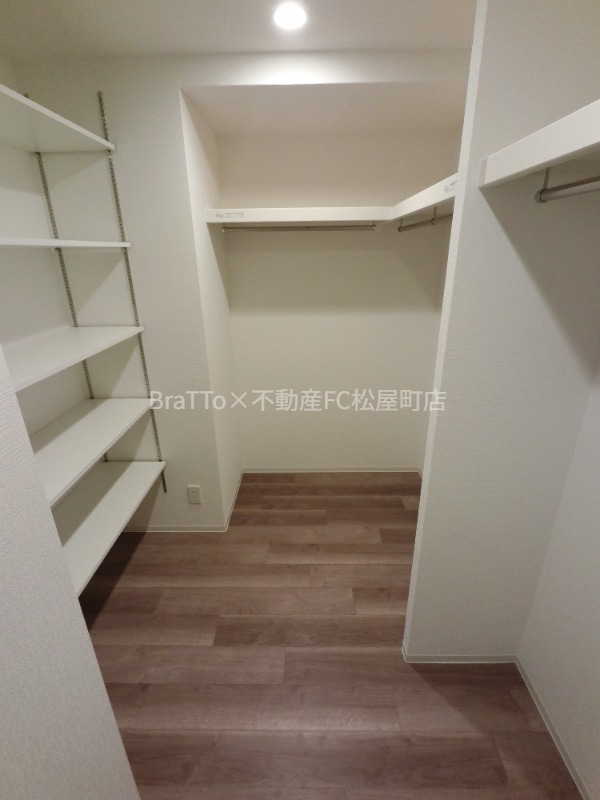 収納　収納（ウォークインクローゼット）