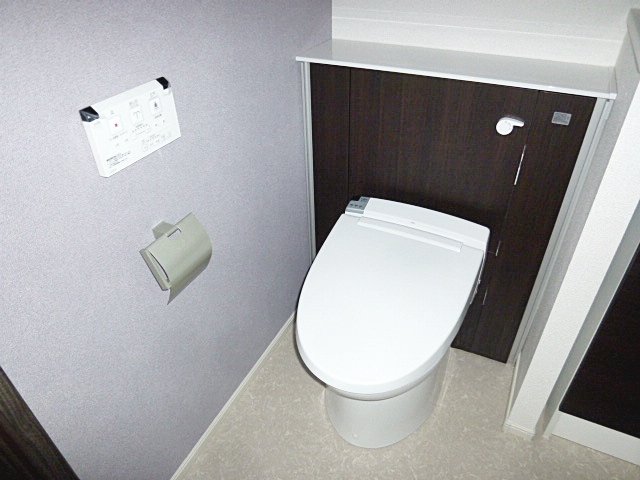 トイレ　※このお写真は同物件の反転タイプの別のお部屋のお写真です。現