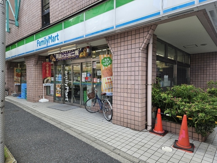 コンビニ　ファミリーマート神田佐久間町店（コンビニ）まで213m