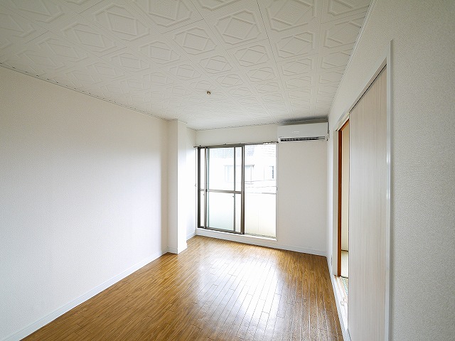 その他部屋・スペース　広くて明るい寝室