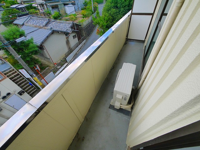 バルコニー　暖かな日差しのふりそそぐバルコニー