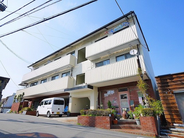 建物外観　落ち着いた雰囲気の外観です