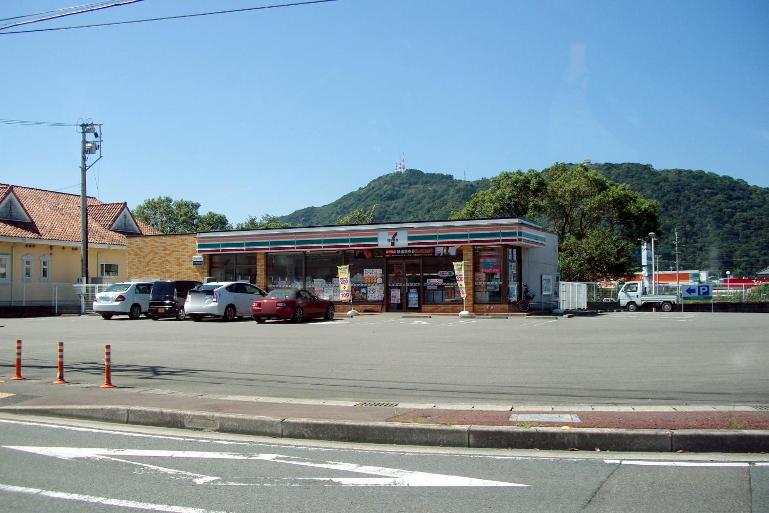 コンビニ　ローソン延岡緑ケ丘店（コンビニ）まで526m