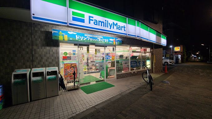 コンビニ　ファミリーマート 大島八丁目店（コンビニ）まで239m