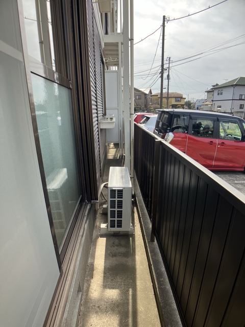 バルコニー　※補修前の参考画像の為、設備等は現況優先。