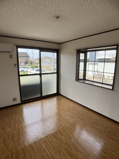 居室・リビング　※補修前の参考画像の為、設備等は現況優先。