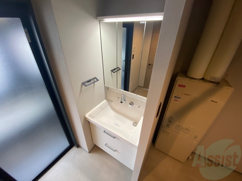 洗面設備　シャンプードレッサー。身支度はここでばっちりですね。