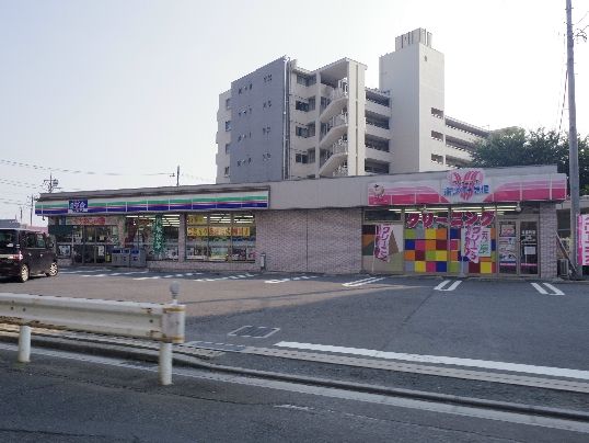 コンビニ　スリーエフ所沢向陽町店（コンビニ）まで817m