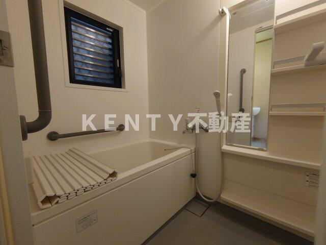 バス・シャワールーム　落ち着いた空間のお風呂です