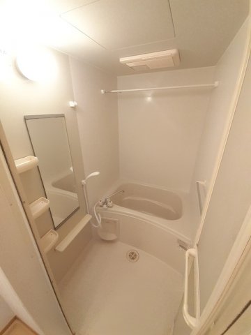 バス・シャワールーム　落ち着いた空間のお風呂です