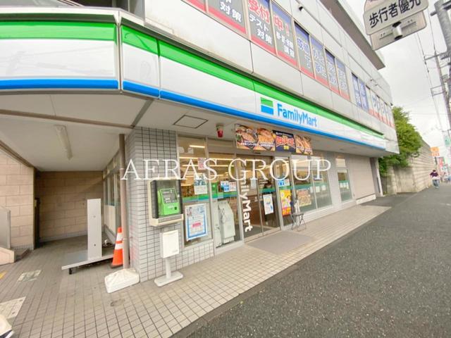 コンビニ　ファミリーマートいずみ踊場駅前店（コンビニ）まで96m