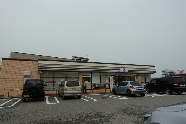 コンビニ　セブンイレブン（コンビニ）まで644m