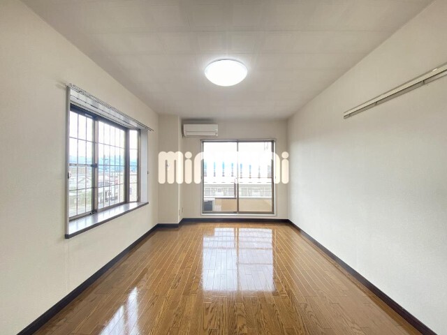 居室・リビング　同物件別室のイメージ写真