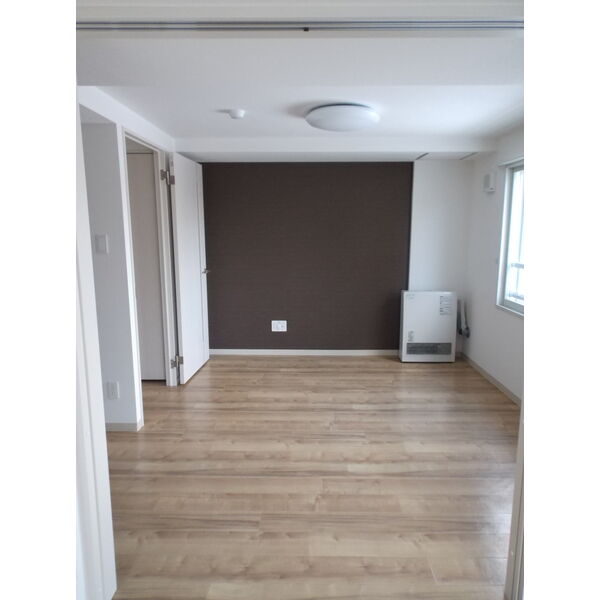 居室・リビング　★人気築浅デザイナーズMS！★角部屋！都市ガス！エアコン付き