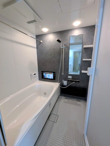 バス・シャワールーム　浴室TVに追炊きと乾燥機付きの大きな一坪風呂
