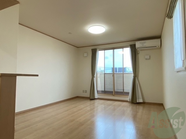 居室・リビング　リビングスペースも広く、各家具を問題なく設置出来そうです。