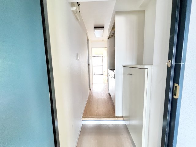 玄関　※別部屋参考写真