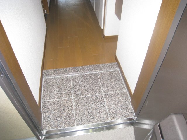 玄関　同物件別号室のものです。