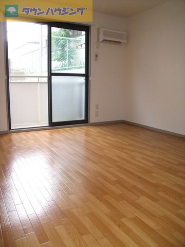 居室・リビング　広々１０帖、２人入居可です