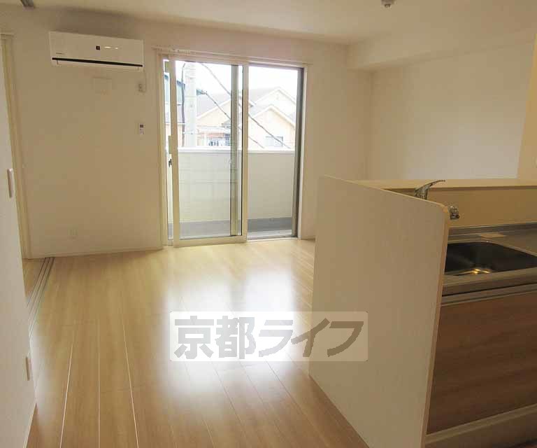 居室・リビング　広くやさしいフローリングで快適です