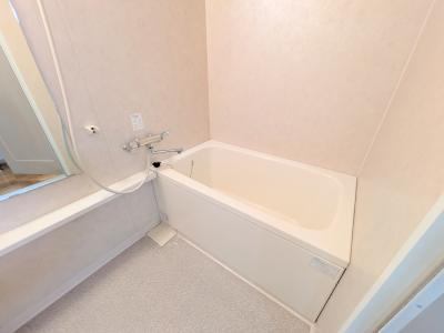 バス・シャワールーム　写真は９１１号室（東Ａタイプ）のものです。