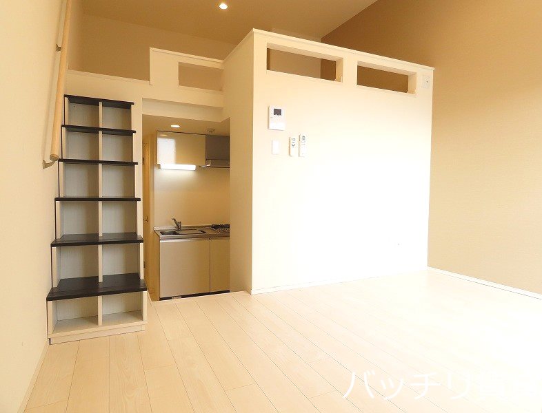 居室・リビング　別号室タイプの為、現状を優先致します。