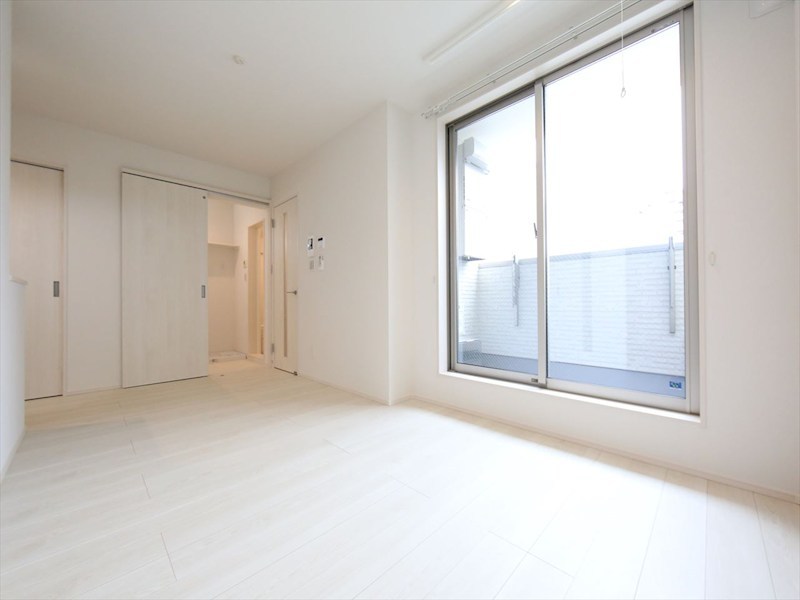 バルコニー　ＬＤＫ10.2帖　エアコン完備　バルコニー　同仕様写真