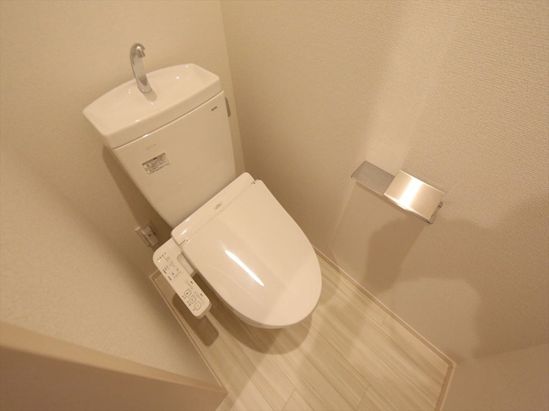 トイレ　温水洗浄暖房便座付トイレ　同仕様写真