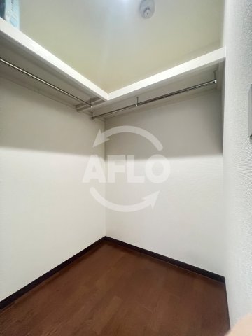 収納　オーパスグラン谷町　ウォークインクローゼット