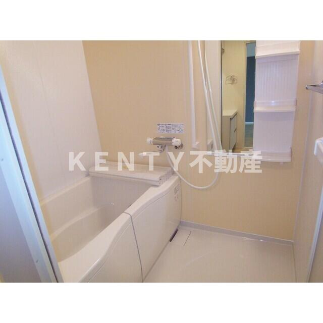 バス・シャワールーム　コンパクトで使いやすいお風呂です