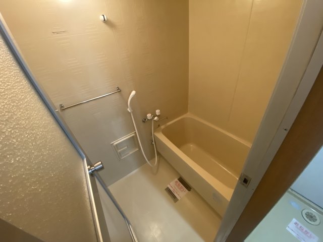 バス・シャワールーム　バストイレセパレートタイプの浴室です！