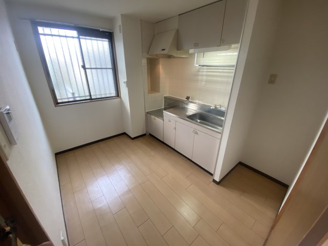 居室・リビング　壁付けキッチンでスペースを有効活用できます！