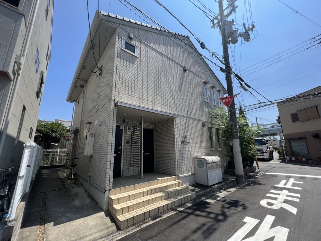 建物外観　居住者専用のごみ置き場があります。