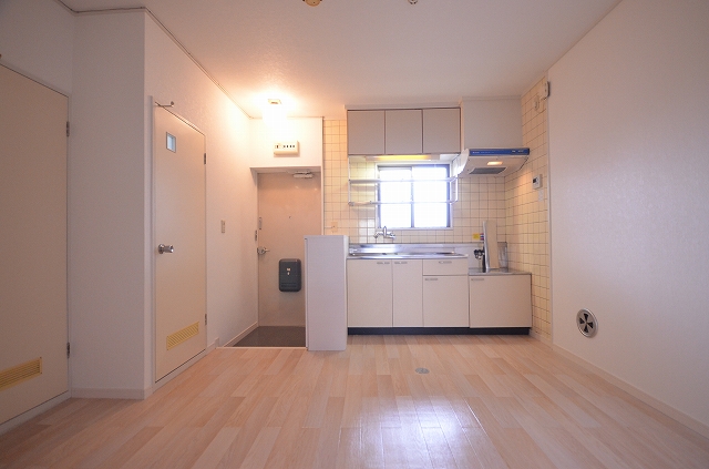 居室・リビング　別号室の写真です（反転）