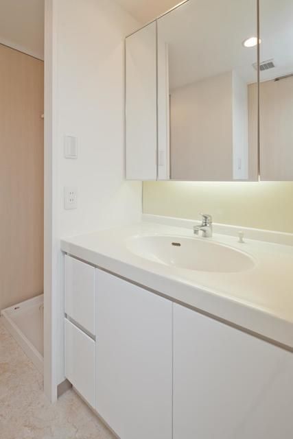 洗面設備　写真は同タイプ住居です。