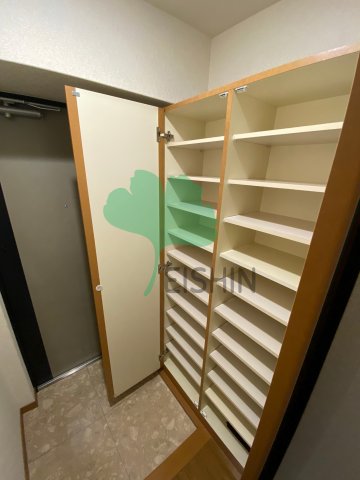 玄関　下駄箱もしっかりついてます！