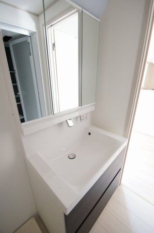 洗面設備　使いやすい洗面所です