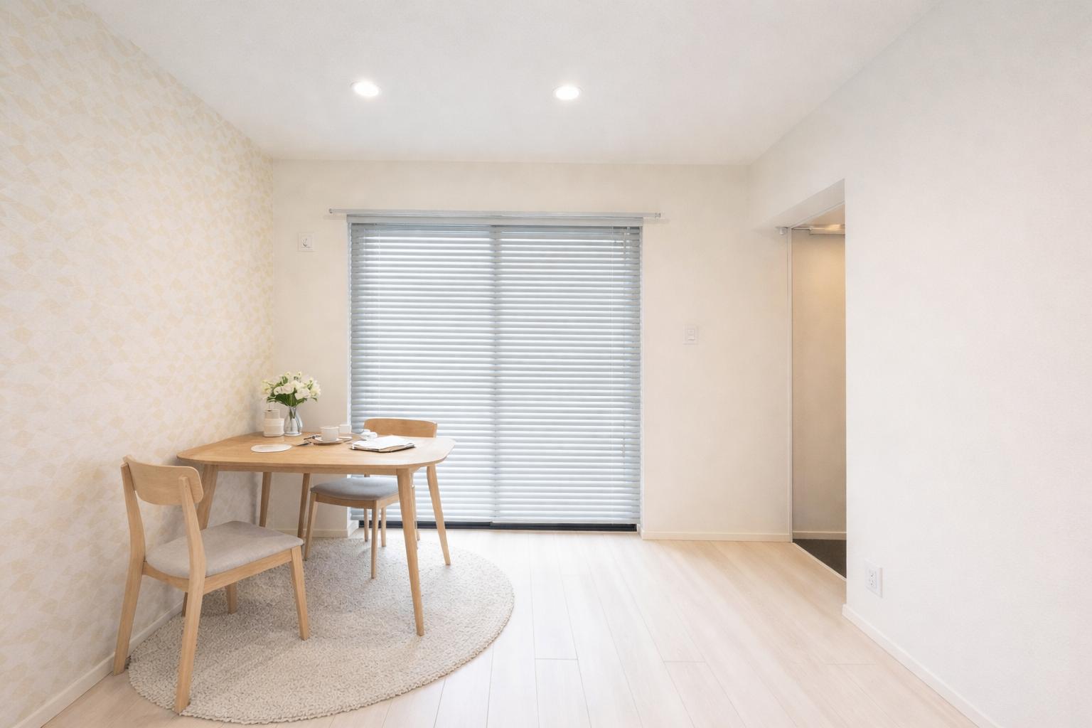 居室・リビング　1Fダイニング、フローリング、照明器具付です