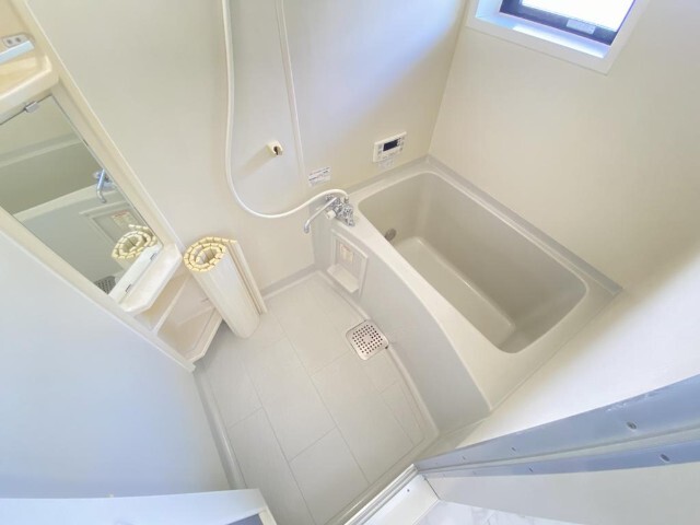 バス・シャワールーム　同物件別室のイメージ画像となります　反転した間取りの写真とな